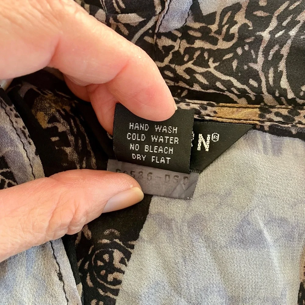 Citron Pure Silk Black and Gold Patterned Kimono Jacket - Picture 5 of 6